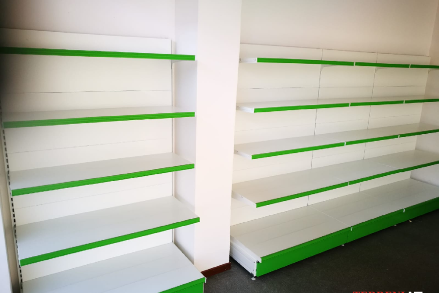scaffalature negozio milano (2)